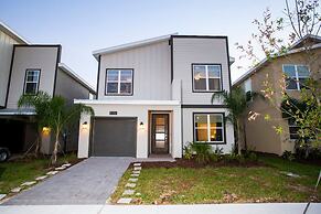 Fabulous 5 Bedrooms Close to Disney at Champions Gate Resort 8988