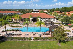 Gorgeous 4 Bedroom w Pool Close to Disney 920