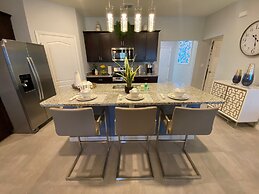 Stunning 5Bd w Pool Close to Disney Solterra 7829