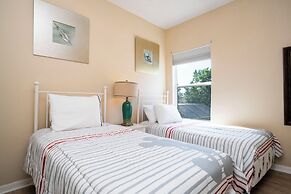 Stunning 5 Bd Home w Pool Close to Disney 7420