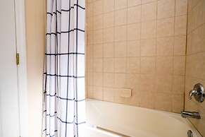 Stunning 5 Bd Home w Pool Close to Disney 7420