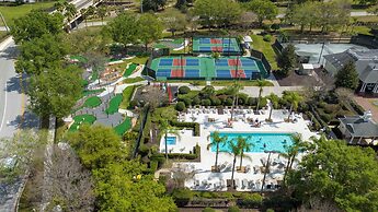 Stunning 5 Bd Home w Pool Close to Disney 7420