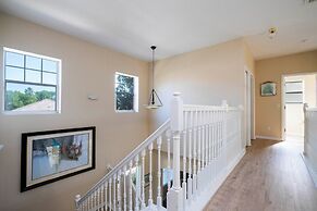 Stunning 5 Bd Home w Pool Close to Disney 7420