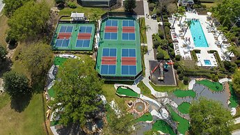 Stunning 5 Bd Home w Pool Close to Disney 7420