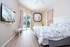 Stunning 5 Bd Home w Pool Close to Disney 7420