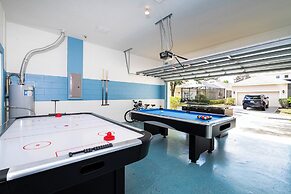 Stunning 5 Bd Home w Pool Close to Disney 7420