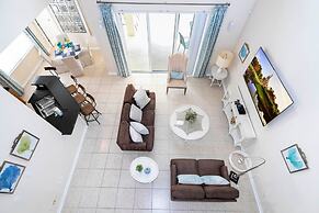 Stunning 5 Bd Home w Pool Close to Disney 7420