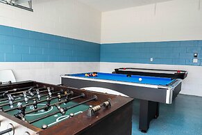 Stunning 5 Bd Home w Pool Close to Disney 7420