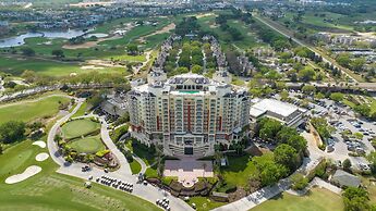 Stunning 5 Bd Home w Pool Close to Disney 7420