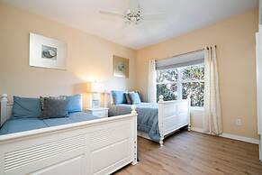 Stunning 5 Bd Home w Pool Close to Disney 7420