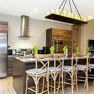 Stunning 4 Bd Close to Disney Magic Village Resort 7537