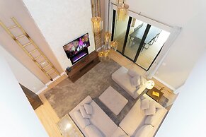 Stunning 4 Bd Close to Disney Magic Village Resort 7537