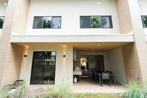 Stunning 4 Bd Close to Disney Magic Village Resort 7537