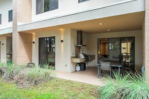 Stunning 4 Bd Close to Disney Magic Village Resort 7537