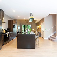 Stunning 4 Bd Close to Disney Magic Village Resort 7537