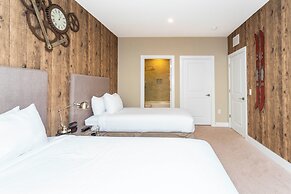 Stunning 4 Bd Close to Disney Magic Village Resort 7537