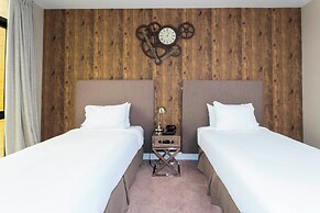 Stunning 4 Bd Close to Disney Magic Village Resort 7537