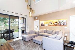 Stunning 4 Bd Close to Disney Magic Village Resort 7537