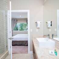 Stunning 4 Bd Close to Disney Magic Village Resort 7537