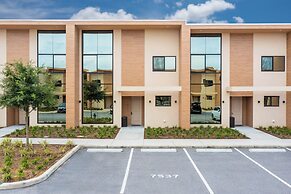 Stunning 4 Bd Close to Disney Magic Village Resort 7537