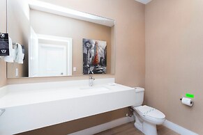 Stunning 4 Bd Close to Disney Magic Village Resort 7537