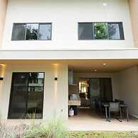 Stunning 4 Bd Close to Disney Magic Village Resort 7537