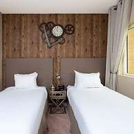 Stunning 4 Bd Close to Disney Magic Village Resort 7537