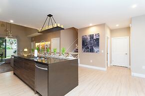 Stunning 4 Bd Close to Disney Magic Village Resort 7537