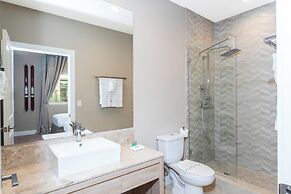 Stunning 4 Bd Close to Disney Magic Village Resort 7537