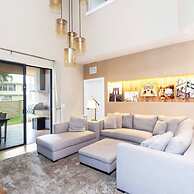 Stunning 4 Bd Close to Disney Magic Village Resort 7537