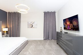 Gorgeous 6 Bd SF Close to Disney w Pool Champions Gate Resort 712