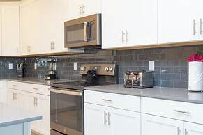 Gorgeous 6 Bd SF Close to Disney w Pool Champions Gate Resort 712