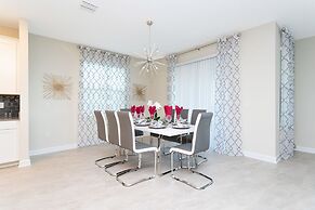 Gorgeous 6 Bd SF Close to Disney w Pool Champions Gate Resort 712