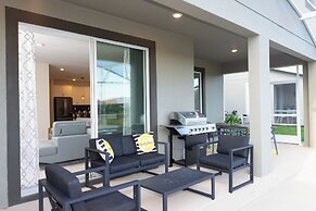 Gorgeous 6 Bd SF Close to Disney w Pool Champions Gate Resort 712