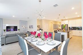 Gorgeous 6 Bd SF Close to Disney w Pool Champions Gate Resort 712