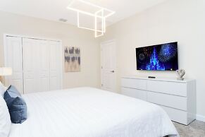 Gorgeous 6 Bd SF Close to Disney w Pool Champions Gate Resort 712