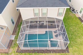 Gorgeous 6 Bd SF Close to Disney w Pool Champions Gate Resort 712