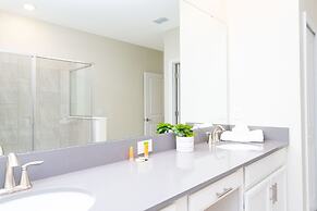 Gorgeous 6 Bd SF Close to Disney w Pool Champions Gate Resort 712