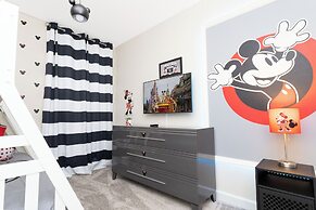 Gorgeous 6 Bd SF Close to Disney w Pool Champions Gate Resort 712