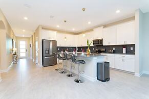 Gorgeous 6 Bd SF Close to Disney w Pool Champions Gate Resort 712