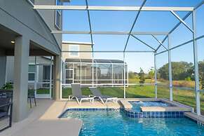 Gorgeous 6 Bd SF Close to Disney w Pool Champions Gate Resort 712