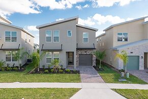 Gorgeous 6 Bd SF Close to Disney w Pool Champions Gate Resort 712