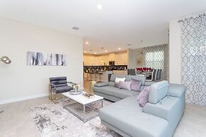 Gorgeous 6 Bd SF Close to Disney w Pool Champions Gate Resort 712