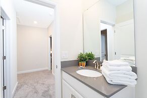 Gorgeous 6 Bd SF Close to Disney w Pool Champions Gate Resort 712