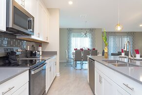 Gorgeous 6 Bd SF Close to Disney w Pool Champions Gate Resort 712