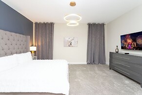 Gorgeous 6 Bd SF Close to Disney w Pool Champions Gate Resort 712