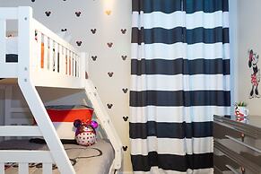 Gorgeous 6 Bd SF Close to Disney w Pool Champions Gate Resort 712