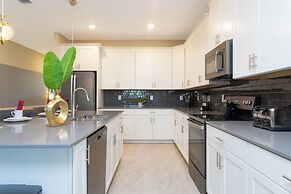 Gorgeous 6 Bd SF Close to Disney w Pool Champions Gate Resort 712