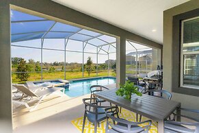 Gorgeous 6 Bd SF Close to Disney w Pool Champions Gate Resort 712