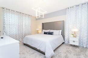 Gorgeous 6 Bd SF Close to Disney w Pool Champions Gate Resort 712